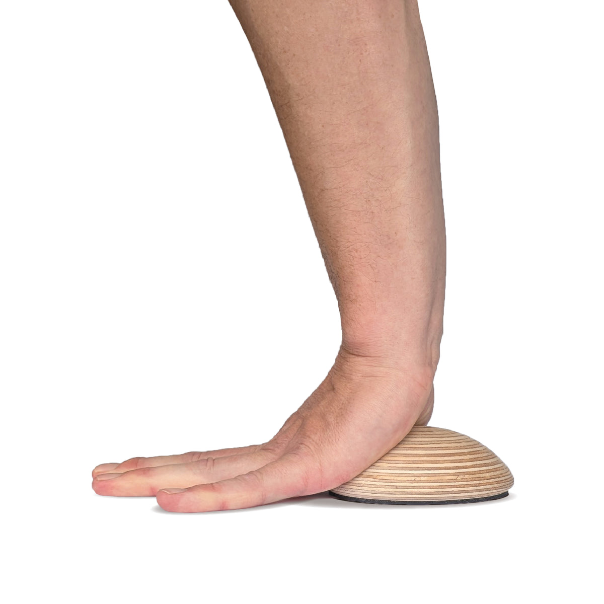 Hand auf der Handscheibe „Steil“: Handwurzel erhöht, Finger am Boden